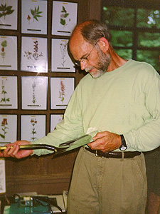 Cary with shovel