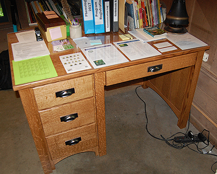 2017 shelter desk